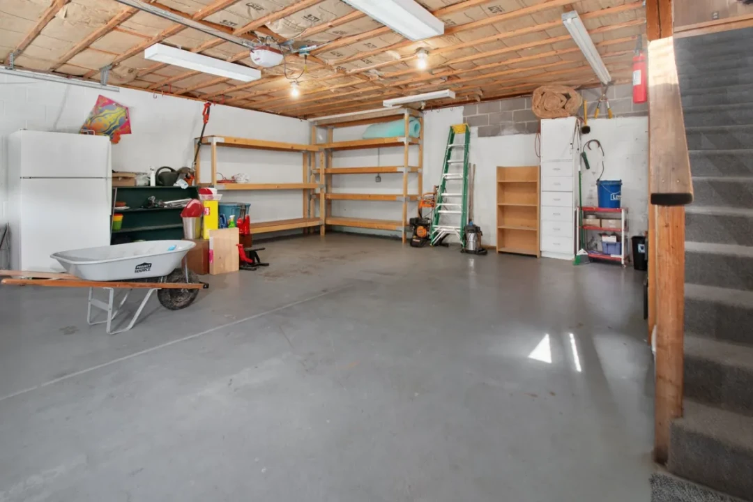 Porte entre garage et maison : faut-il vraiment qu'elle soit coupe-feu ?